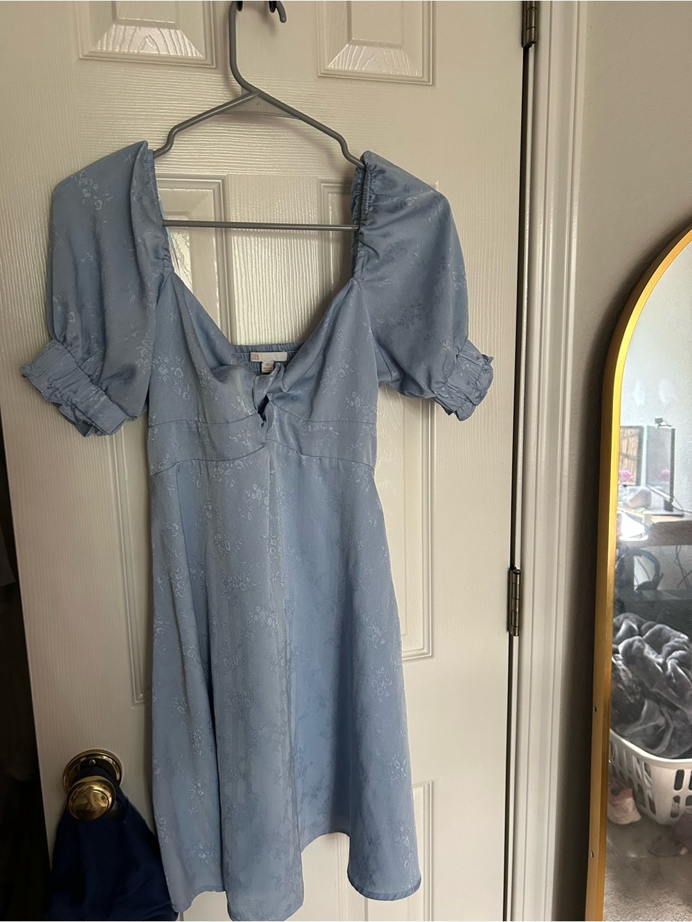 Gianni Bini Light Blue Puff-Sleeve Midi Dress